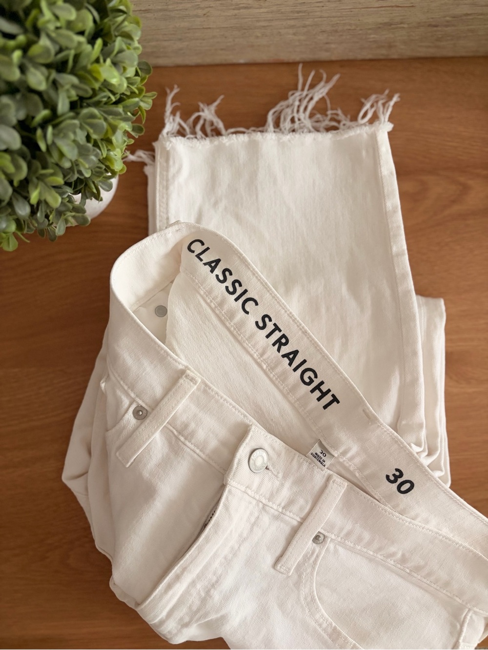 J.Crew Classic Straight Jeans in white size 30